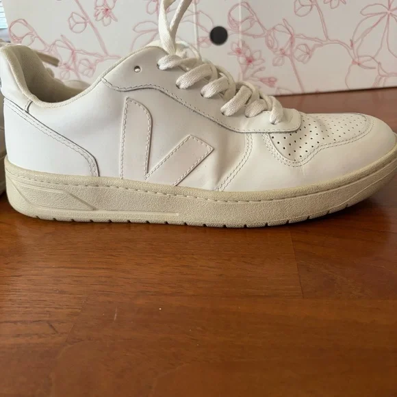 Veja V10 White/Natural lace-up sneakers - EU 40 / US 9 - Picture 8 of 16